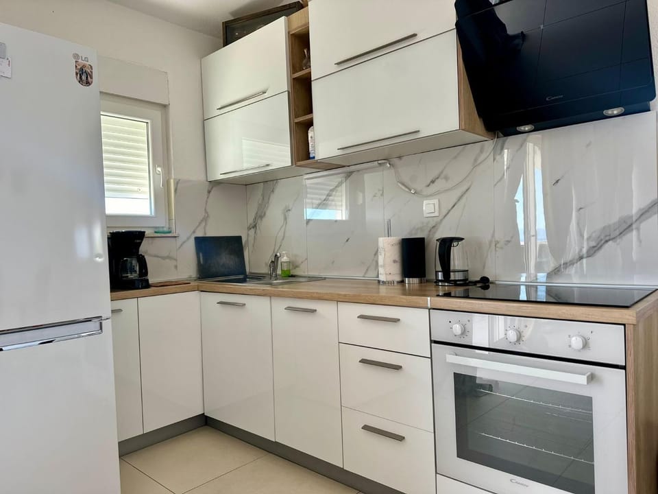Stunning View Apartment with pool Apartment in Okrug Gornji