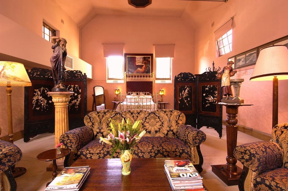 Living room, Seating area