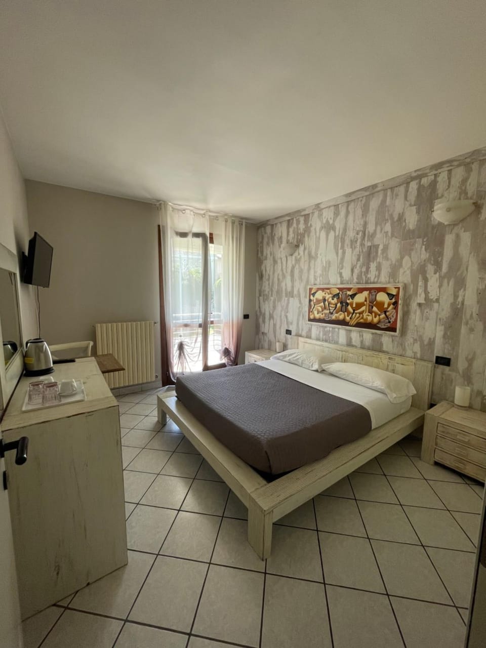 Bed, TV and multimedia, Bedroom, wardrobe