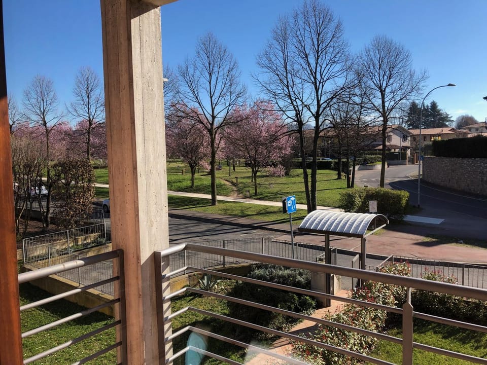 Children play ground, Balcony/Terrace, Garden view, Street view