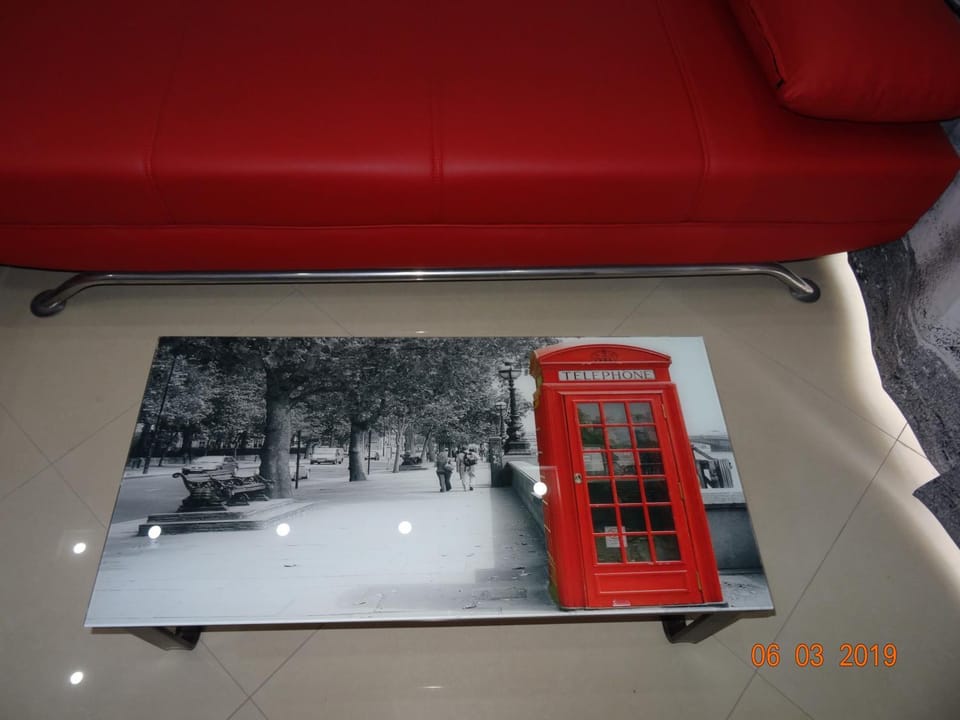 Communal lounge/ TV room