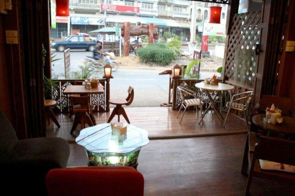 Restaurant/places to eat, Day, Lounge or bar