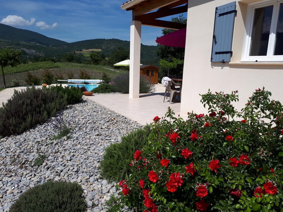 LES HAUTS DE JALLIA Villa in Provence