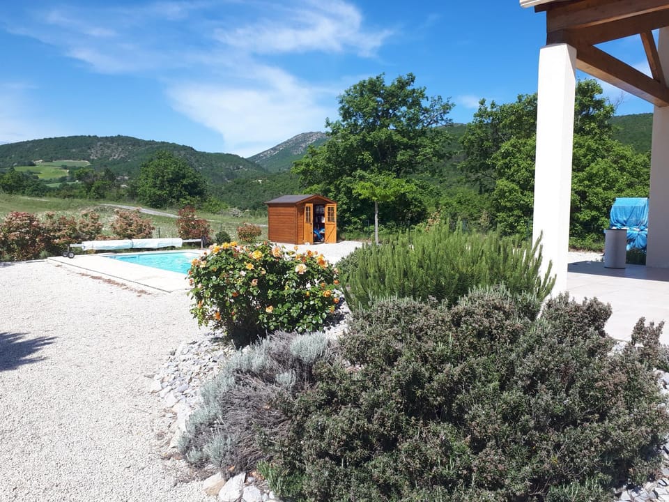 LES HAUTS DE JALLIA Villa in Provence