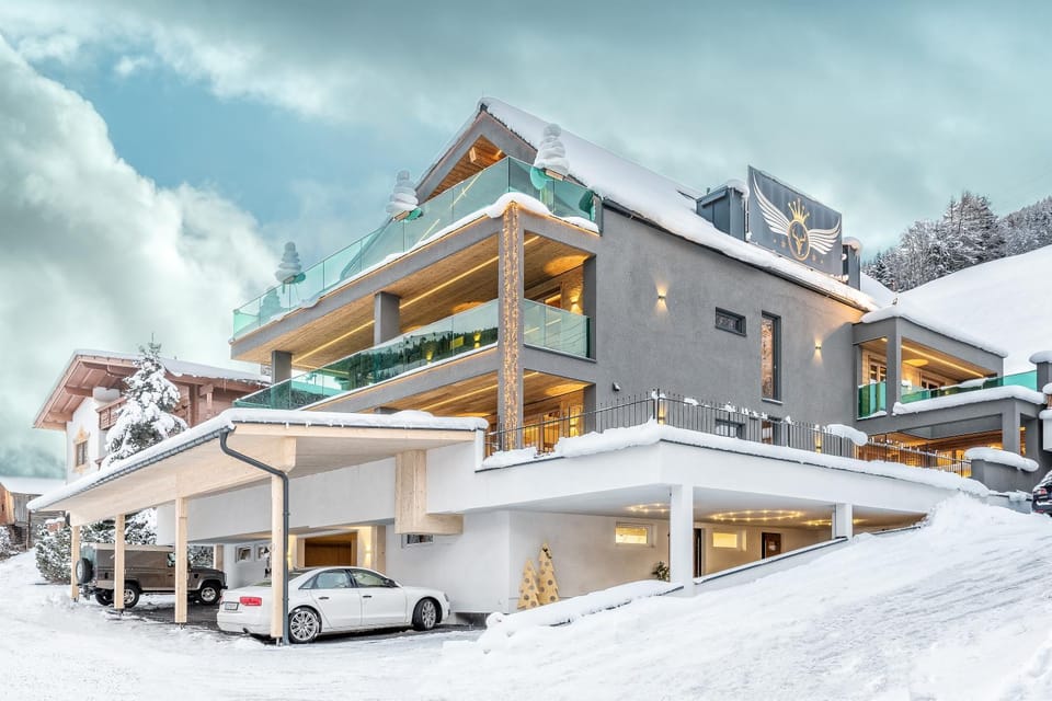 Facade/entrance, Winter