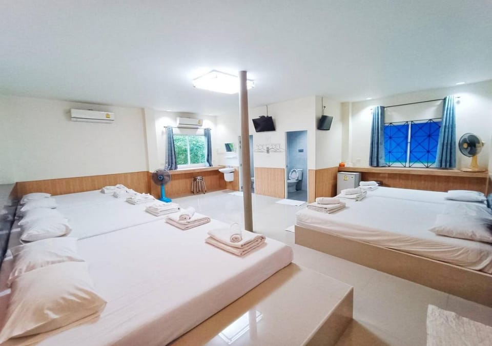 กู๊ดวิวสัตหีบ Bed and Breakfast in Chon Buri Changwat