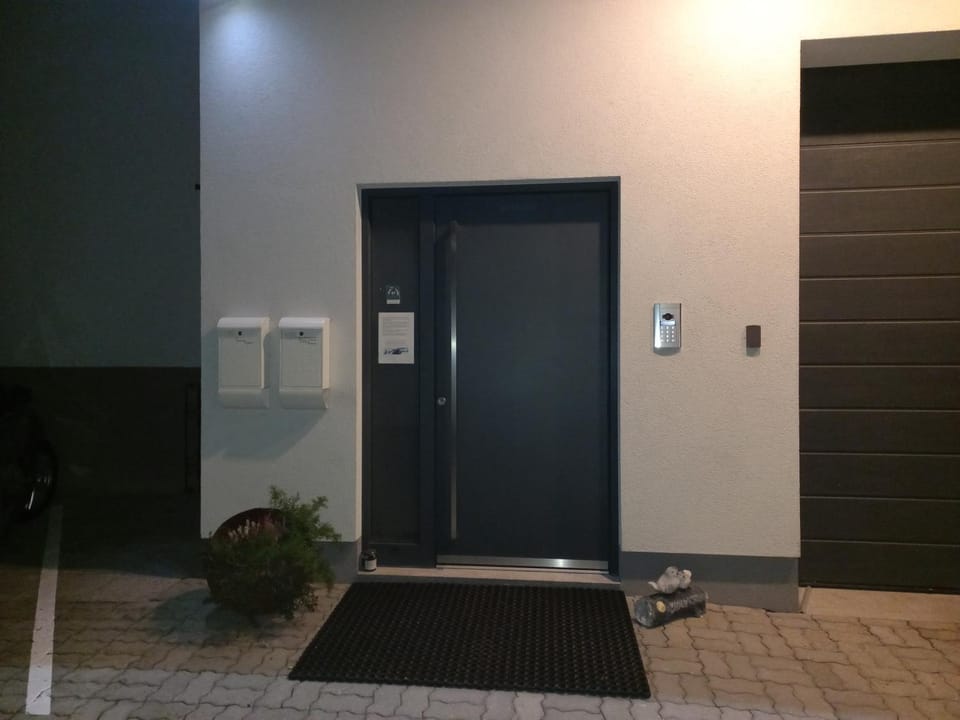 Property building, Facade/entrance