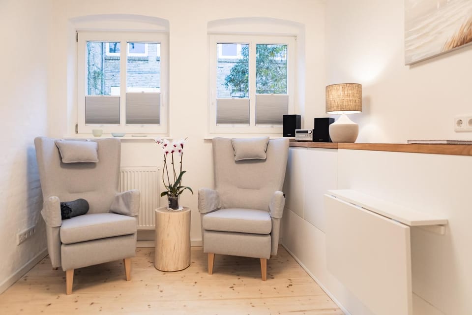 Living room, Photo of the whole room, Decorative detail