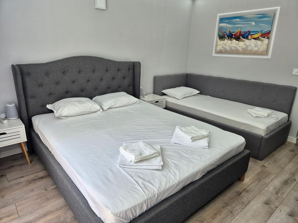 Bed, Photo of the whole room, Bedroom, towels
