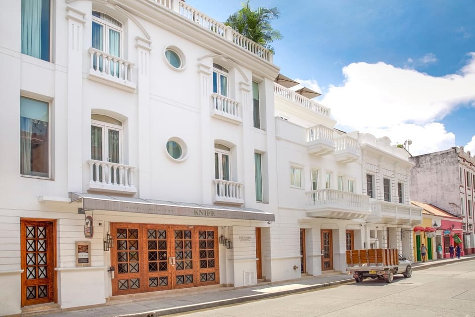 Property building, Restaurant/places to eat, Floor plan, Street view, Location