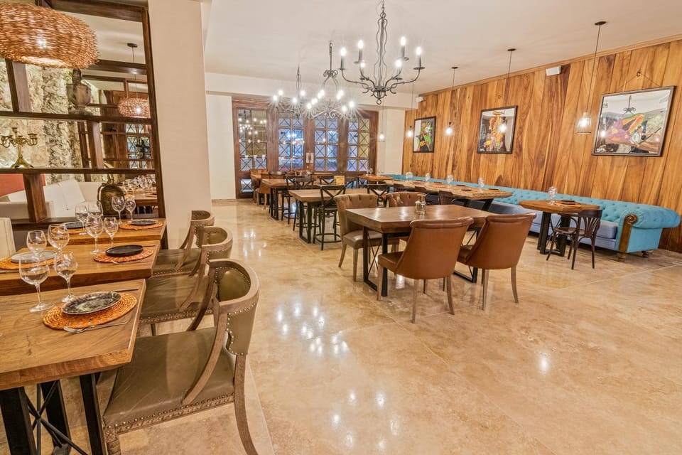 Restaurant/places to eat, Lounge or bar, Banquet/Function facilities, Seating area