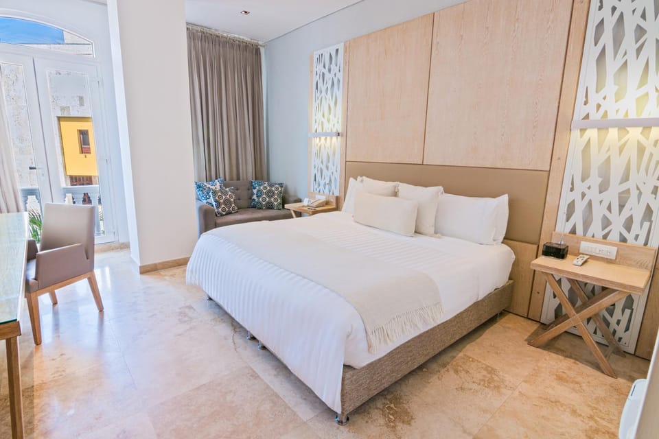 Bed, Photo of the whole room, Seating area, Bedroom