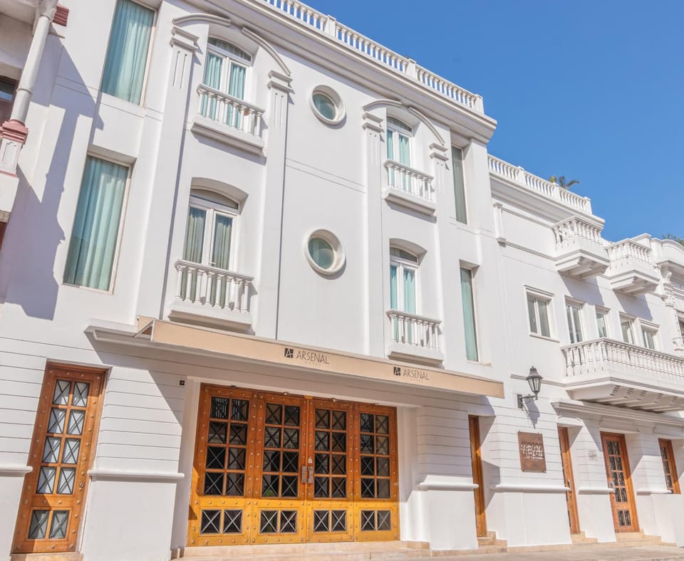 Property building, Facade/entrance, Off site, Day