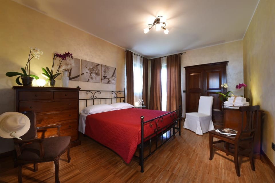 Bed, Photo of the whole room