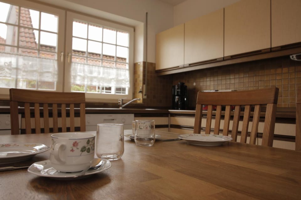 Coffee/tea facilities, Kitchen or kitchenette, Dining area