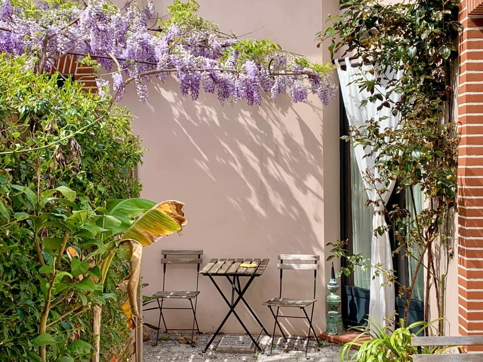 Patio, Dining area, Garden view