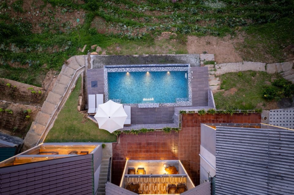 Property building, Swimming pool
