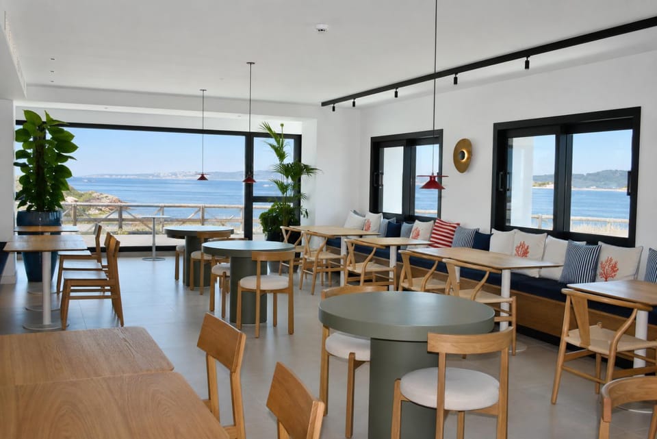 Restaurant/places to eat, Dining area