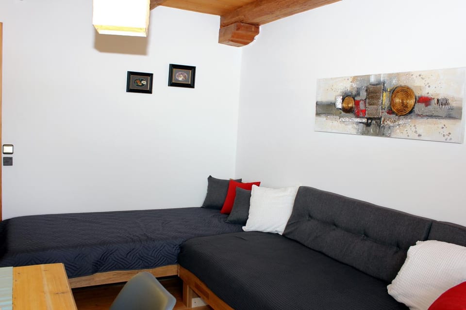 TV and multimedia, Seating area