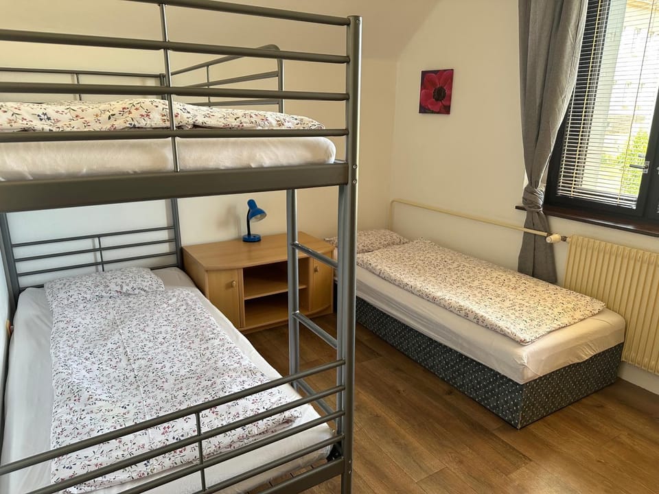 Bed, bunk bed