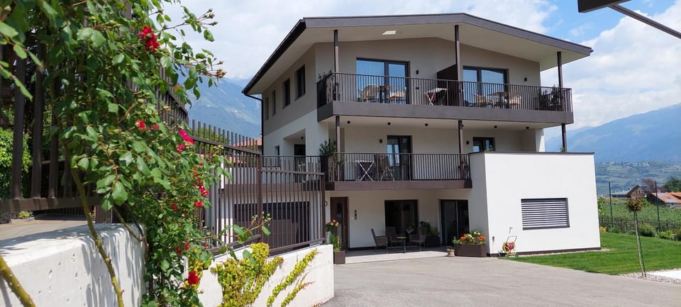 Property building, Area and facilities, Parking