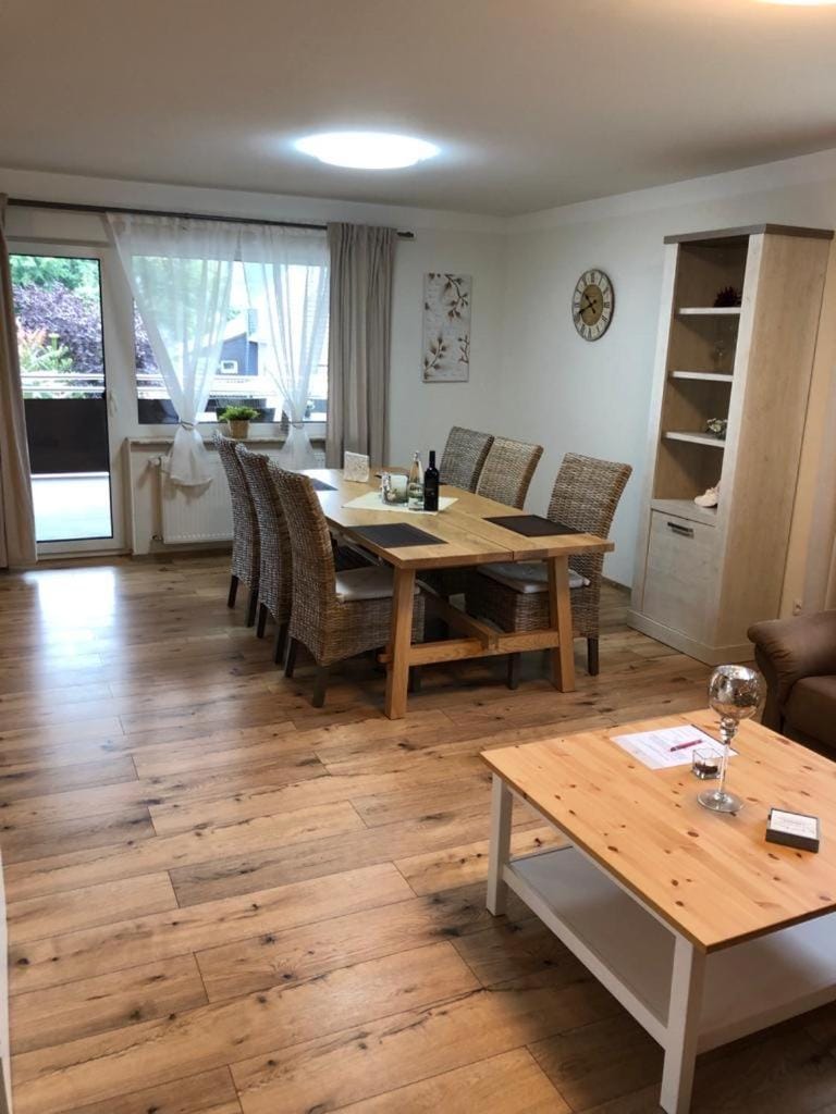 Seating area, Dining area