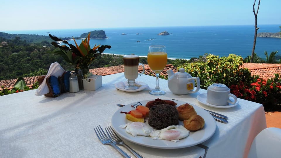Restaurant/places to eat, Natural landscape, Coffee/tea facilities, Balcony/Terrace, Food and drinks, Dining area, Food, Sea view, Breakfast, Continental breakfast