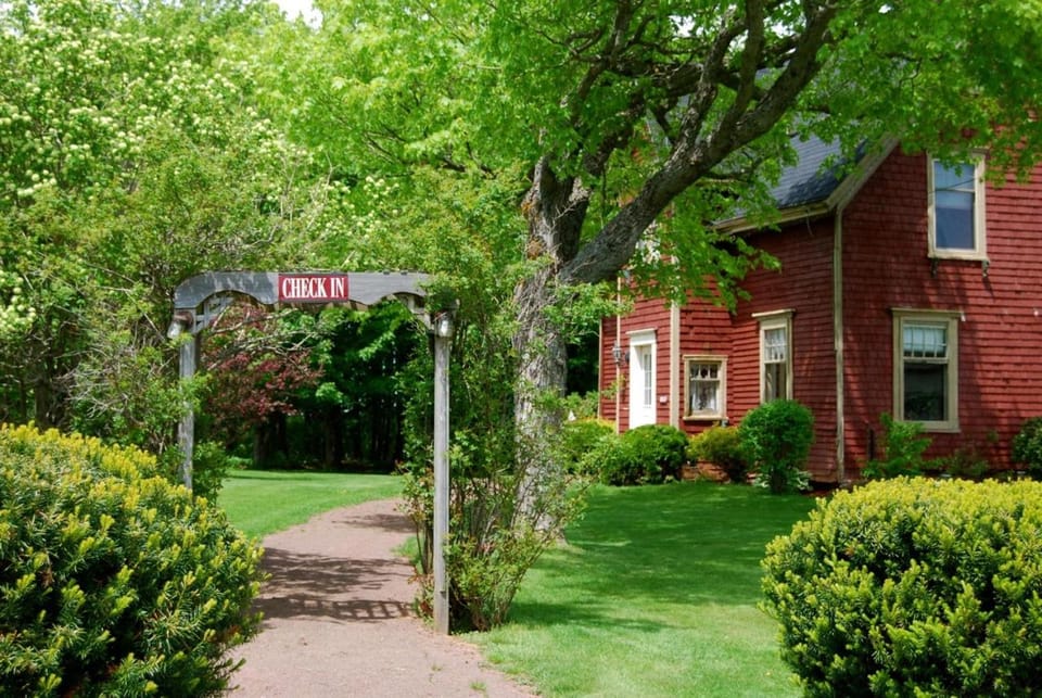 Bugaboo Cottages House in Prince Edward County