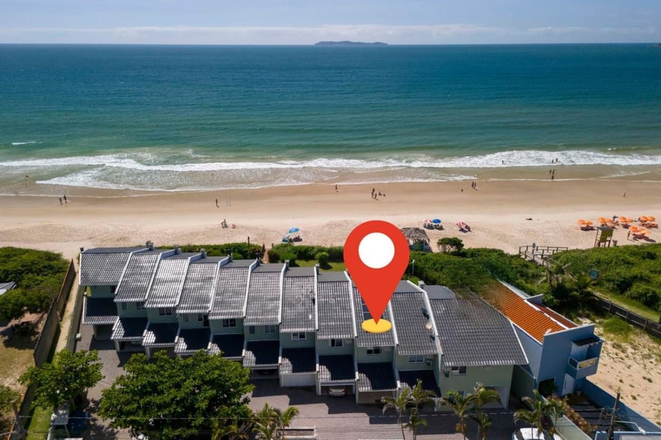 Sobrado Frente ao Mar Mariscal para 6 e 8 Pessoas House in Bombinhas