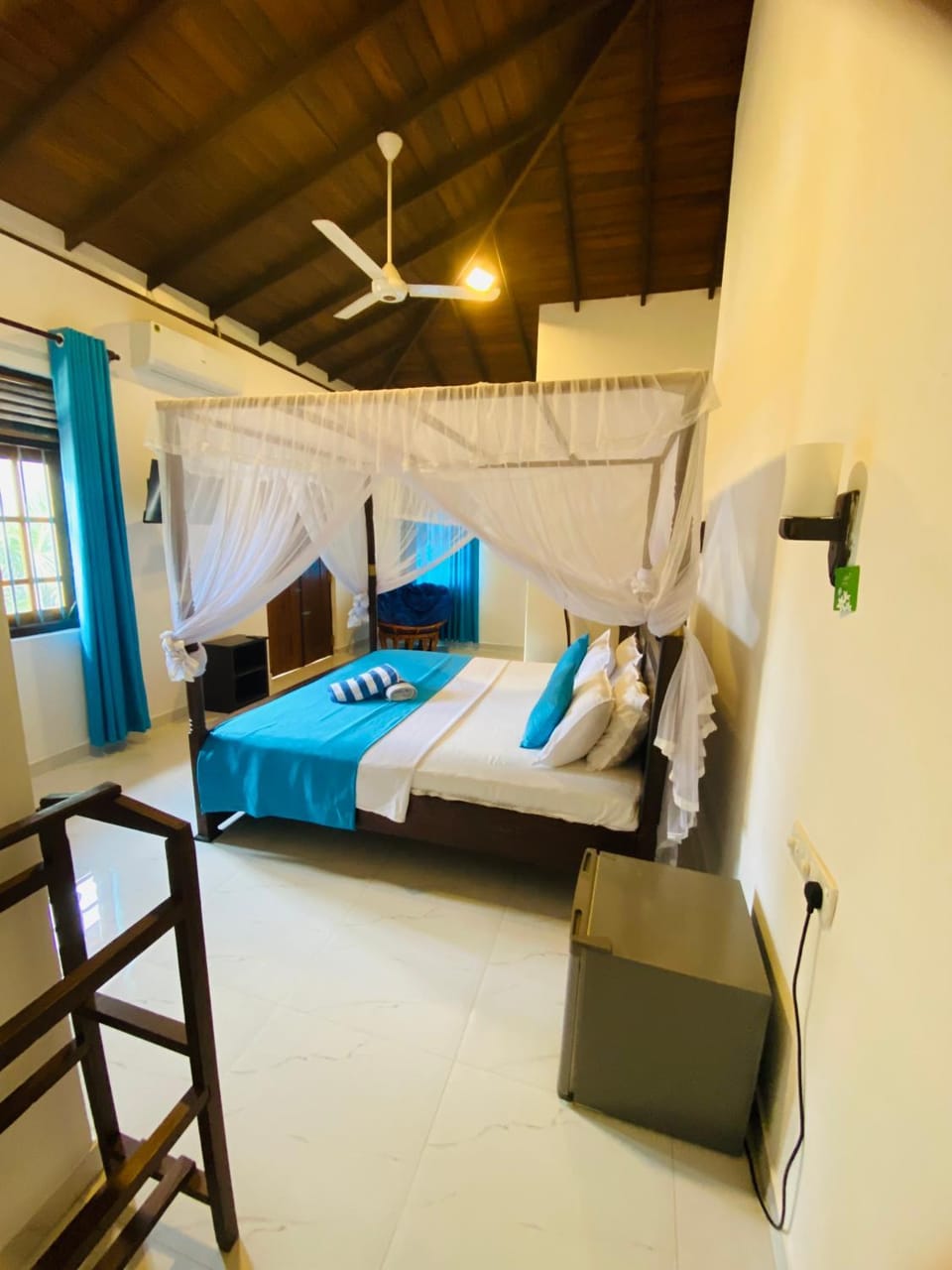 Photo of the whole room, Bedroom