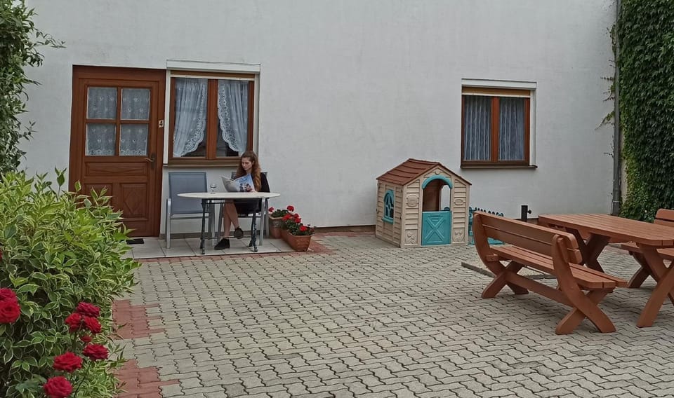 Patio, Facade/entrance