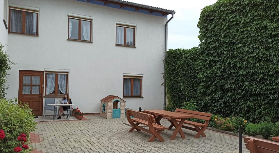 Patio, Facade/entrance
