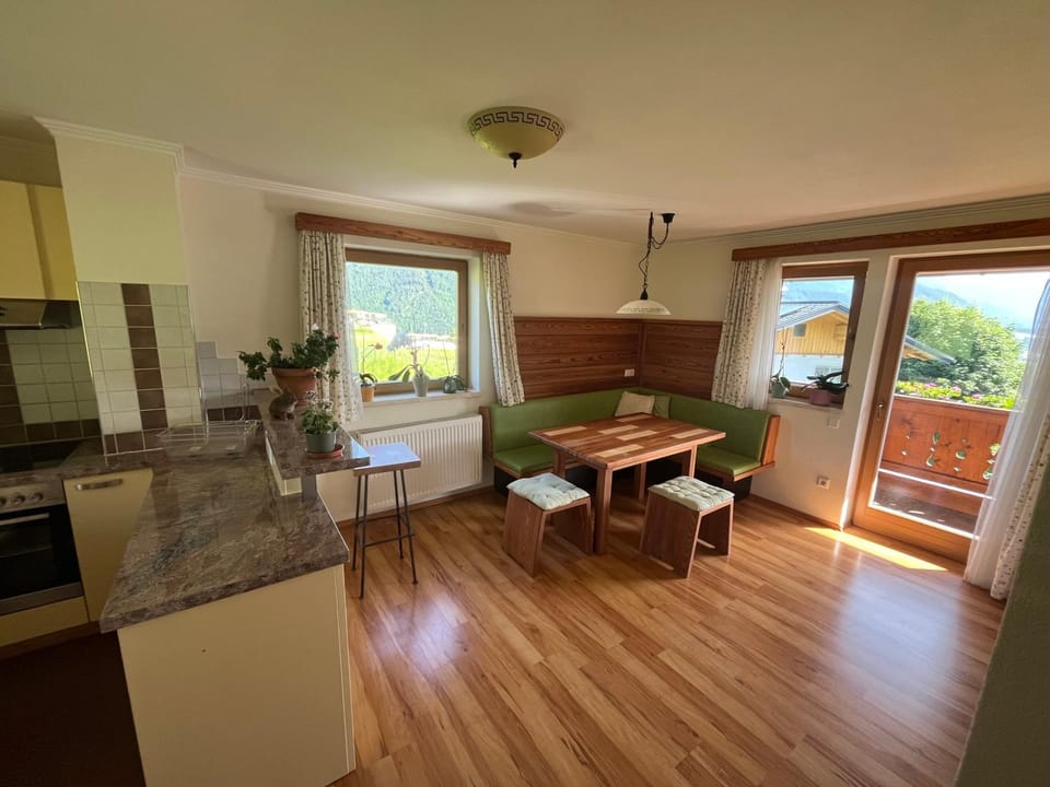 Kitchen or kitchenette, Seating area, Dining area