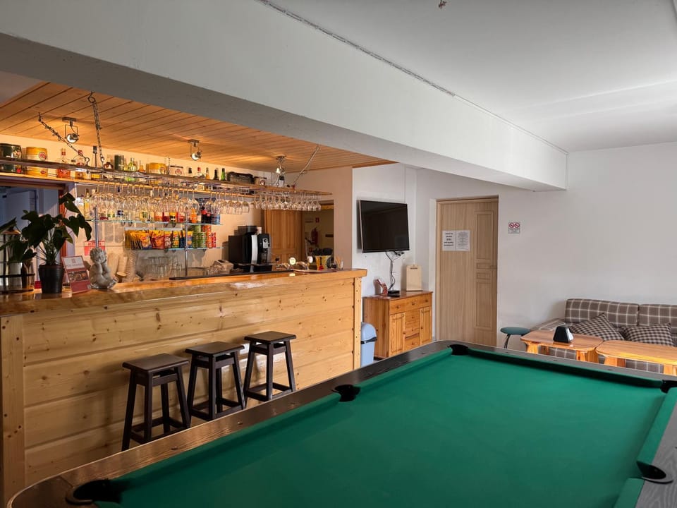 Billiard, Lounge or bar, Food and drinks