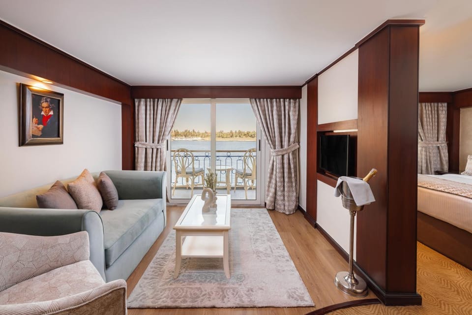 Bed, Seating area, Bedroom