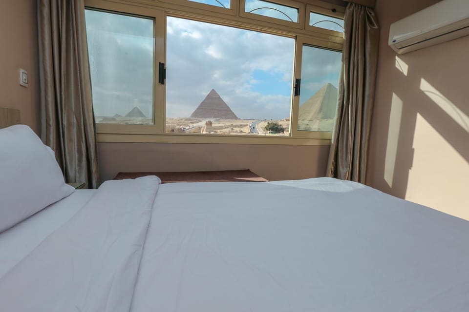 View (from property/room), Bedroom, Landmark view