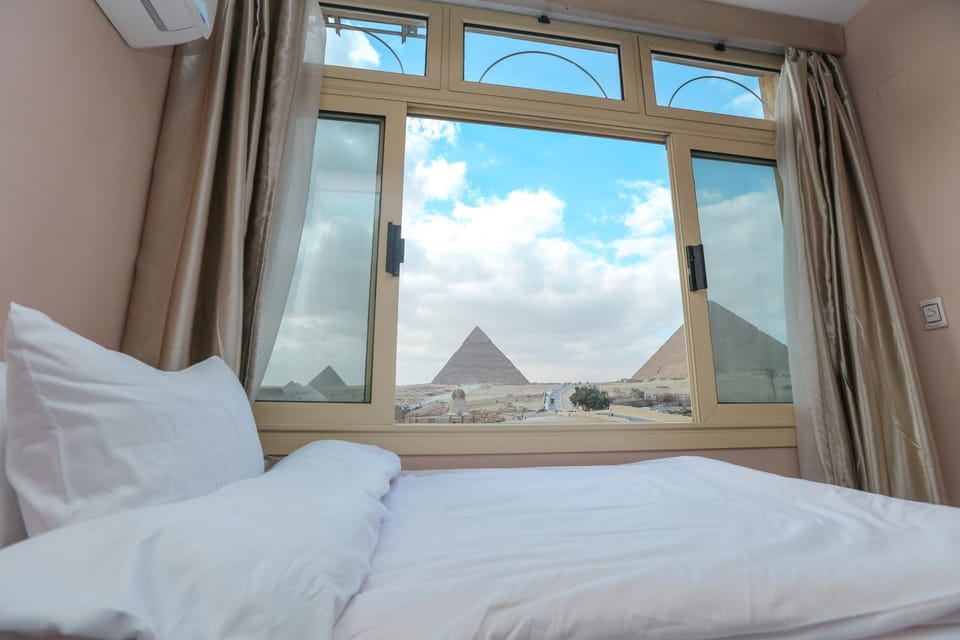 View (from property/room), Bedroom, Landmark view