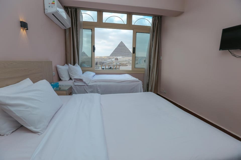 View (from property/room), Bedroom, Landmark view