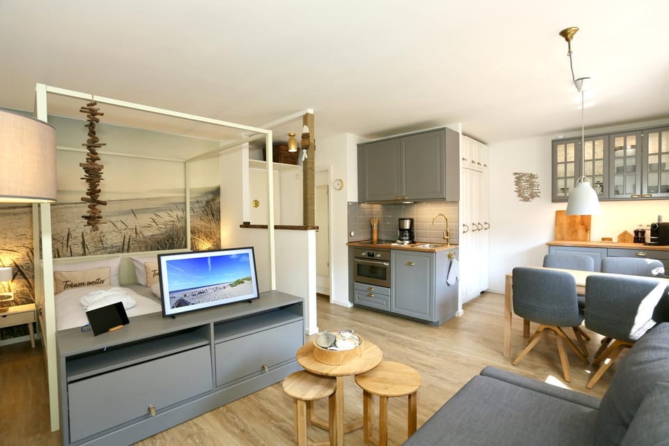 TV and multimedia, Living room, Dining area, oven, stove