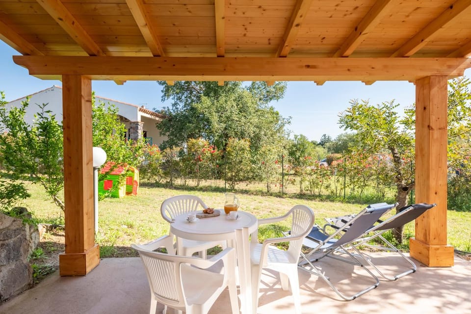 Property building, Patio, Balcony/Terrace