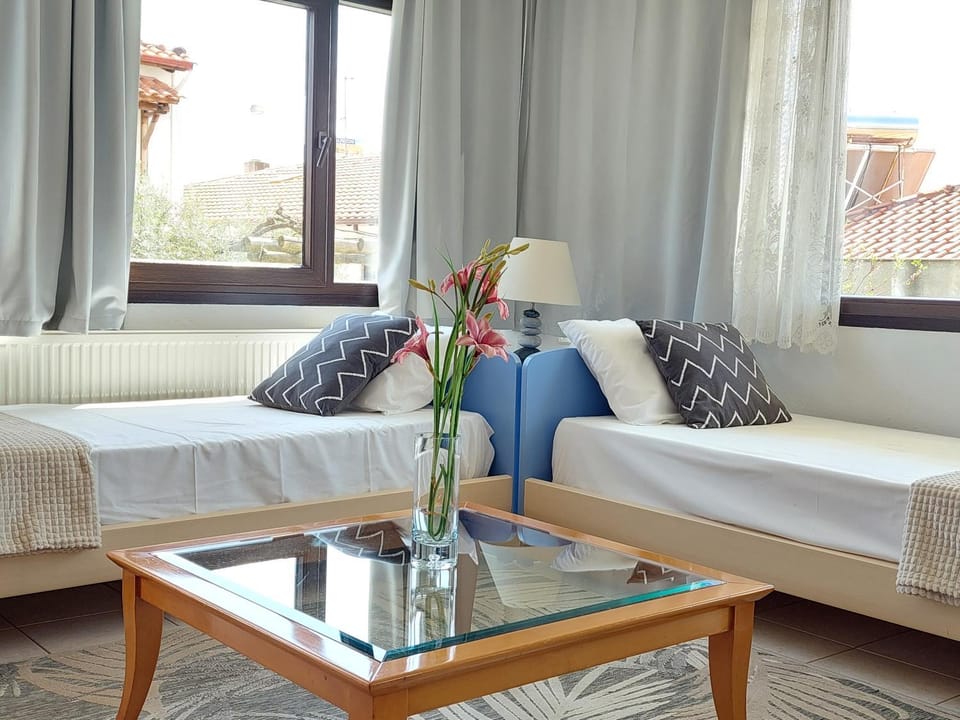 Dora's House comfortable apartment with a yard and view House in Halkidiki