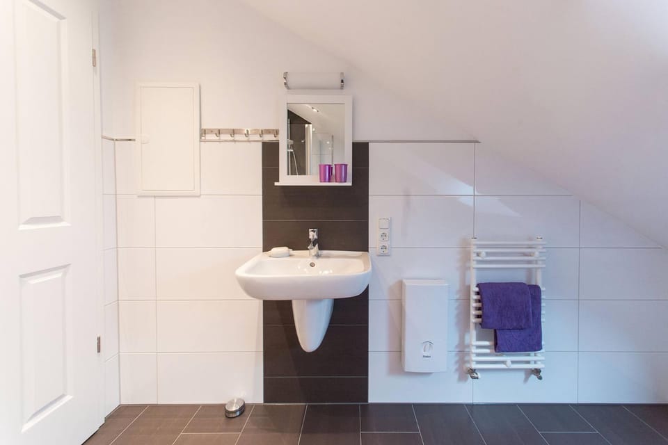 Bathroom, towels