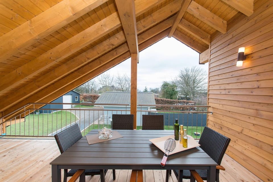 View (from property/room), Balcony/Terrace, Food and drinks, Dining area, Drinks