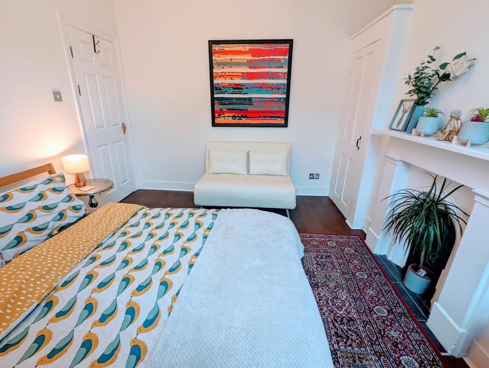 Bed, Photo of the whole room, Bedroom, wardrobe