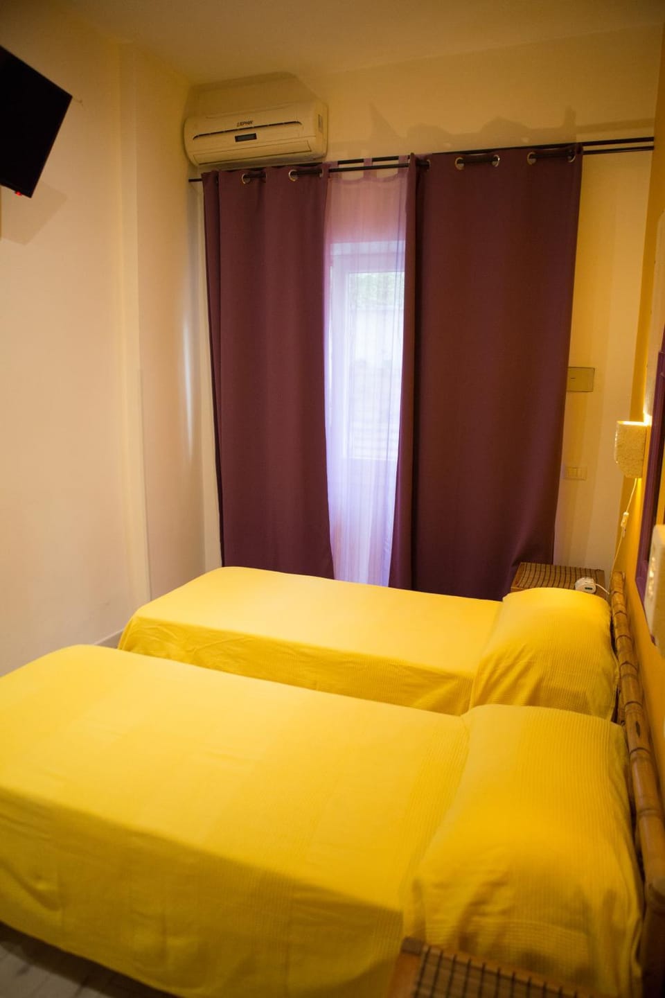 Bed, TV and multimedia, Photo of the whole room, Bedroom, air conditioner