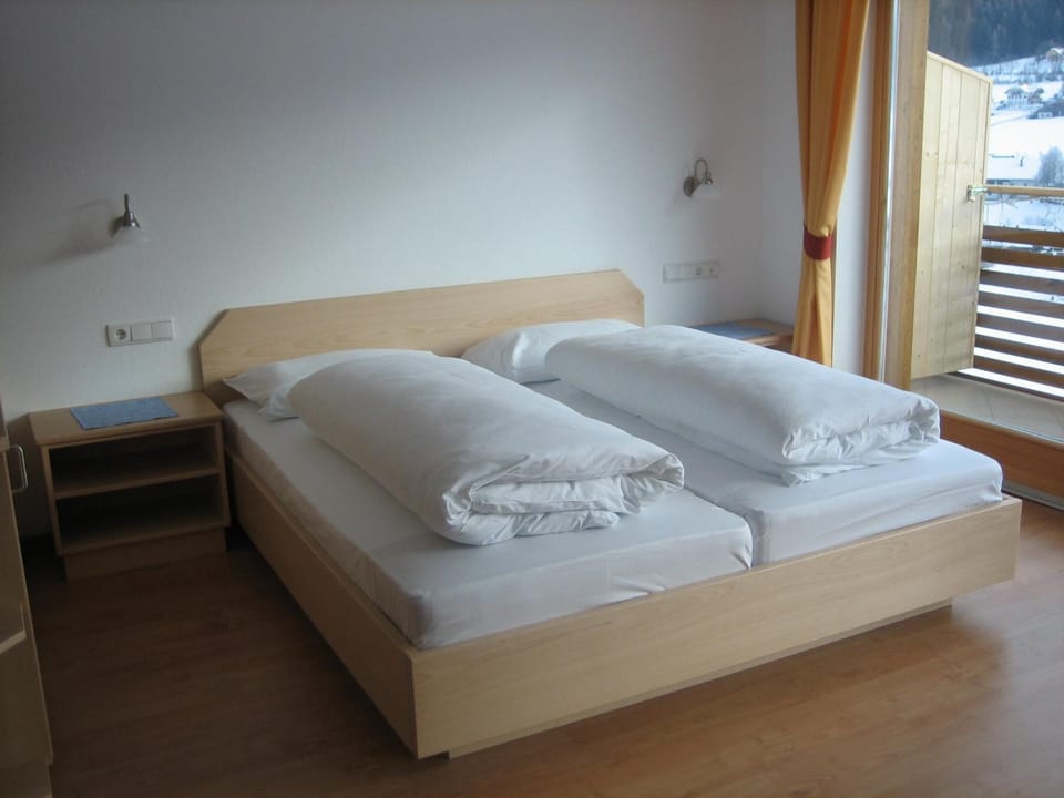 Day, Photo of the whole room