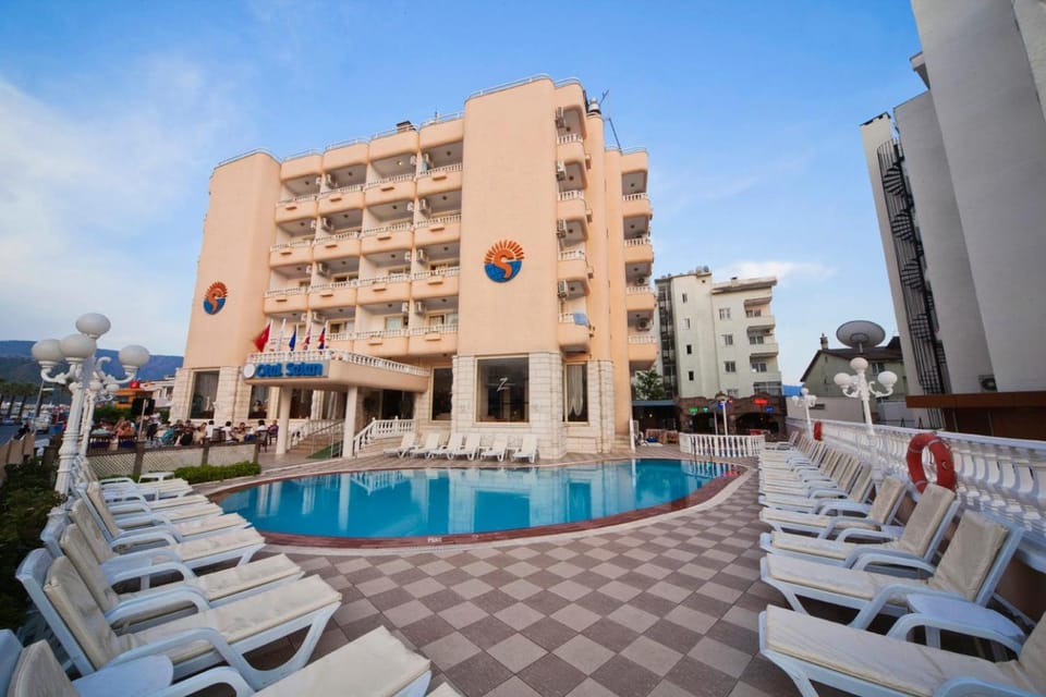 Property building, Day, Pool view, Swimming pool, Swimming pool
