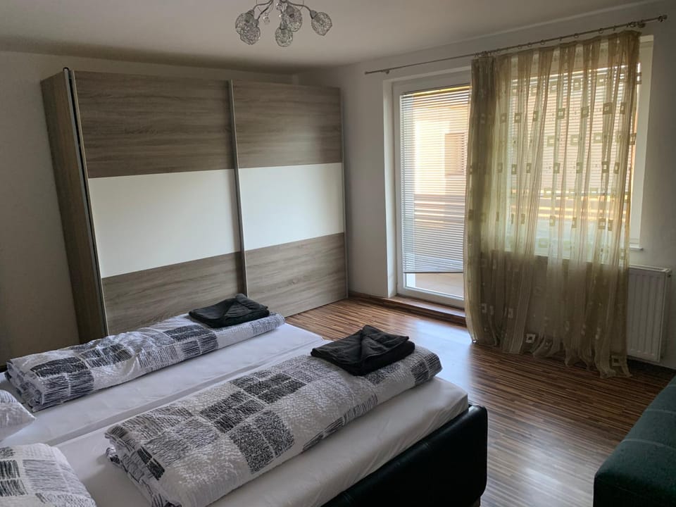 Photo of the whole room, Bedroom