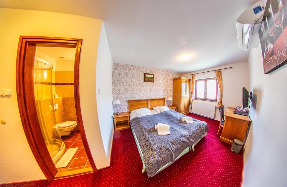 Bed, Bathroom, Photo of the whole room, Bedroom