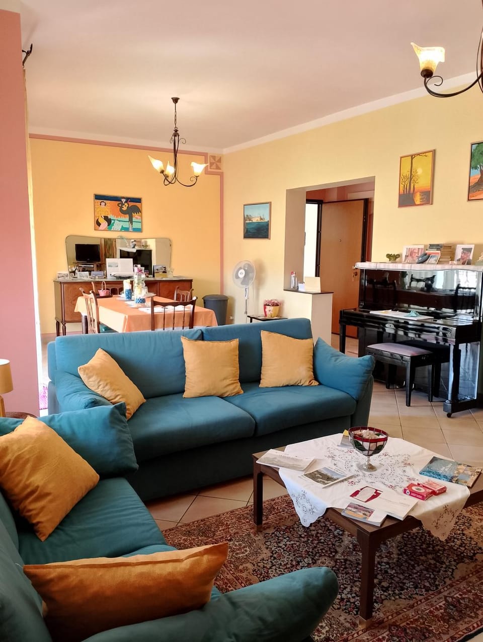Living room, Seating area, Dining area